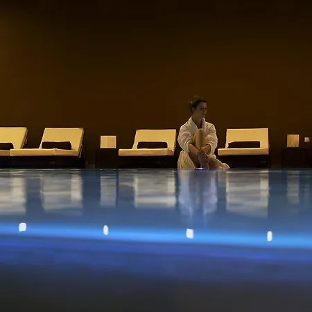 The Grand فندق